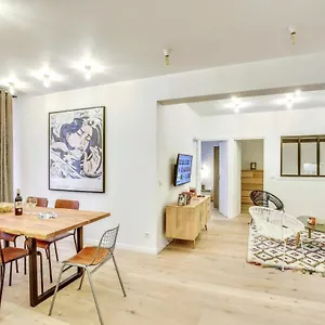  Apartment Central & Stylish Renovated Parisian Apt / 6-8 Guests