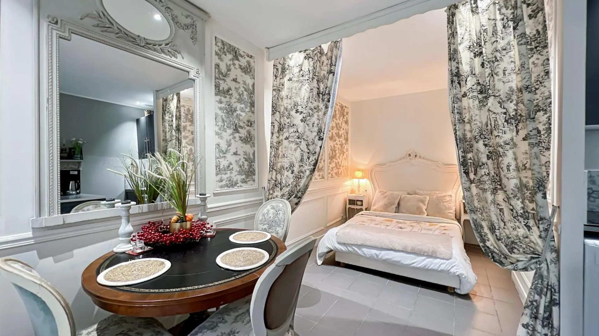 Gare Du Nord & Canal St-Martin Paris Apartment