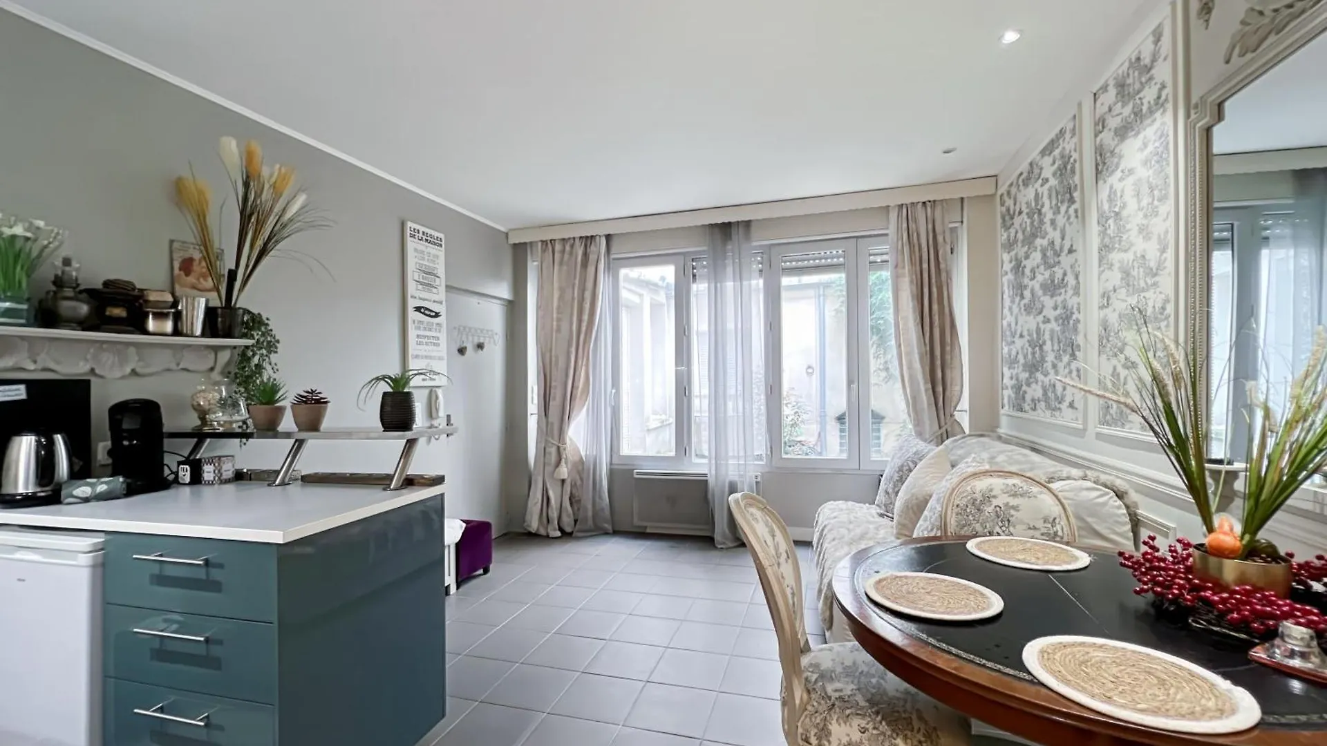 Gare Du Nord & Canal St-Martin Paris Apartment
